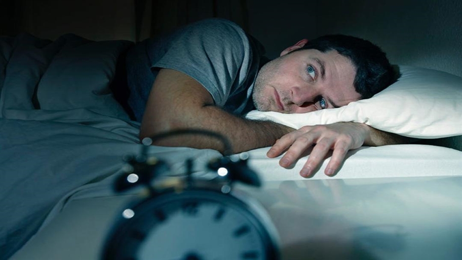 اشهر ٥ مشاكل بتواجهنا في النوم 